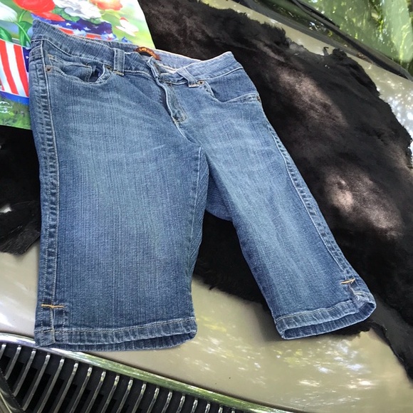 Lee One True Fit Lower on the Waist Denim Blue Jean Bermuda Shorts Capris 7/8 M - Picture 8 of 16